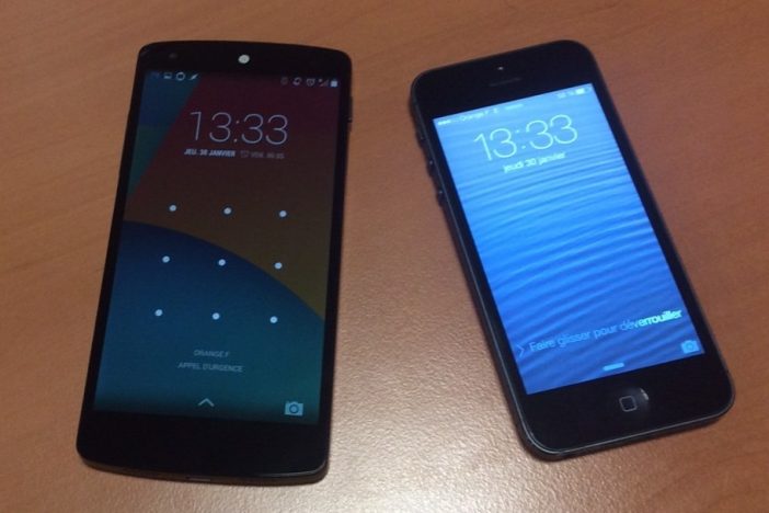 A gauche le Nexus 5, à droite l'iPhone 5S