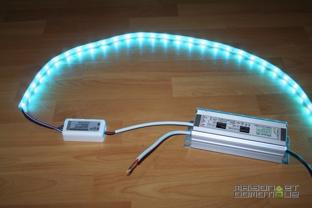 Tester un ruban LED avant de l'installer dans sa voiture 