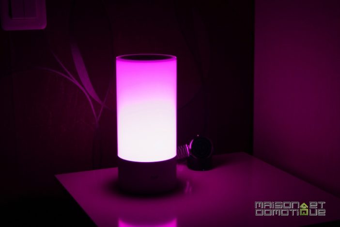 Test Lampe HUGOAI : connectez votre chevet – Les Alexiens