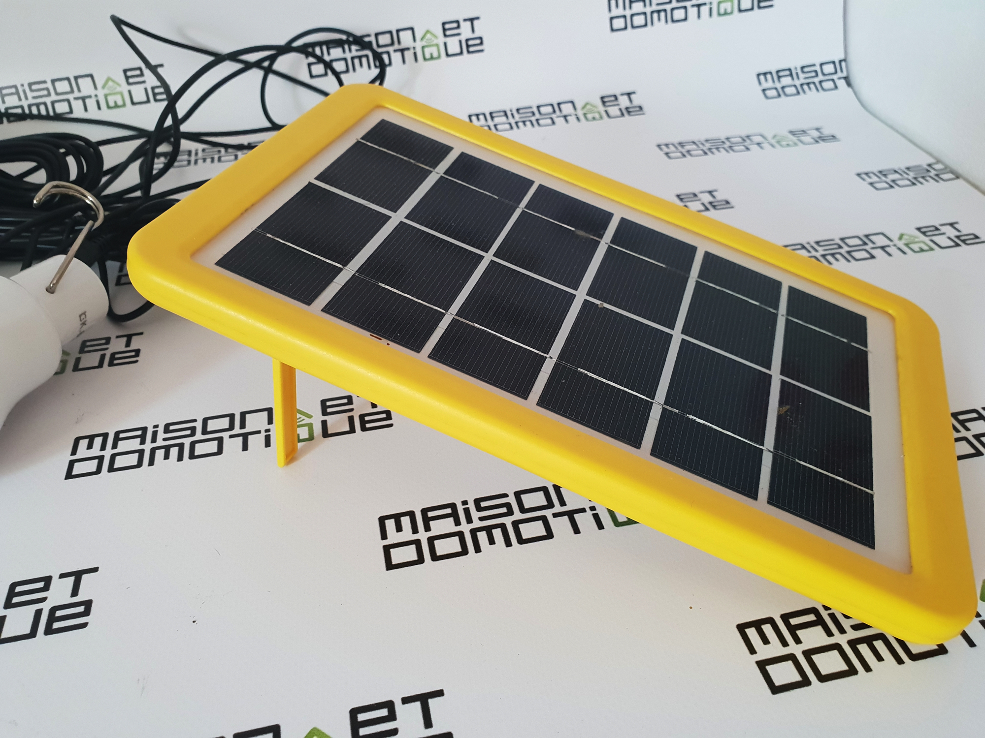 Utorch: kit solaire pour s'éclairer sans électricité - Maison et