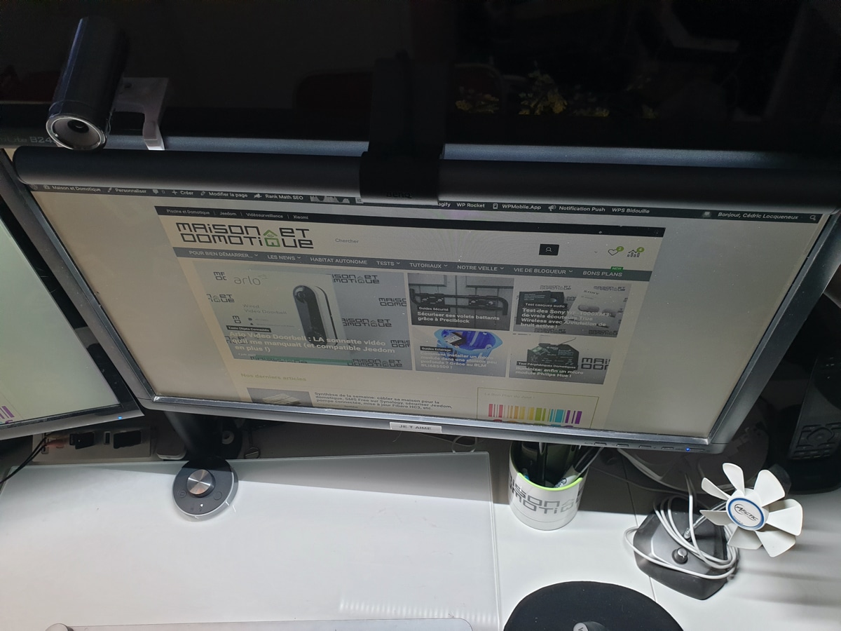 Test ScreenBar Plus de BenQ : la lampe de bureau LED qui sait se faire  oublier