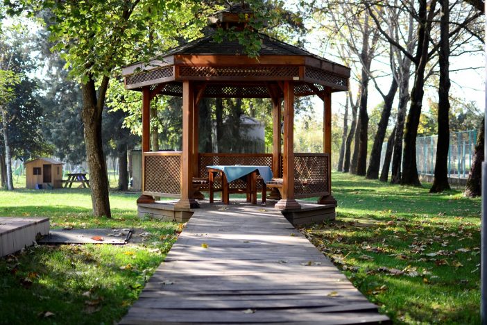 Une pergola pour la terrasse ? Les pour et les contres... 2 pergola 3823309 1280