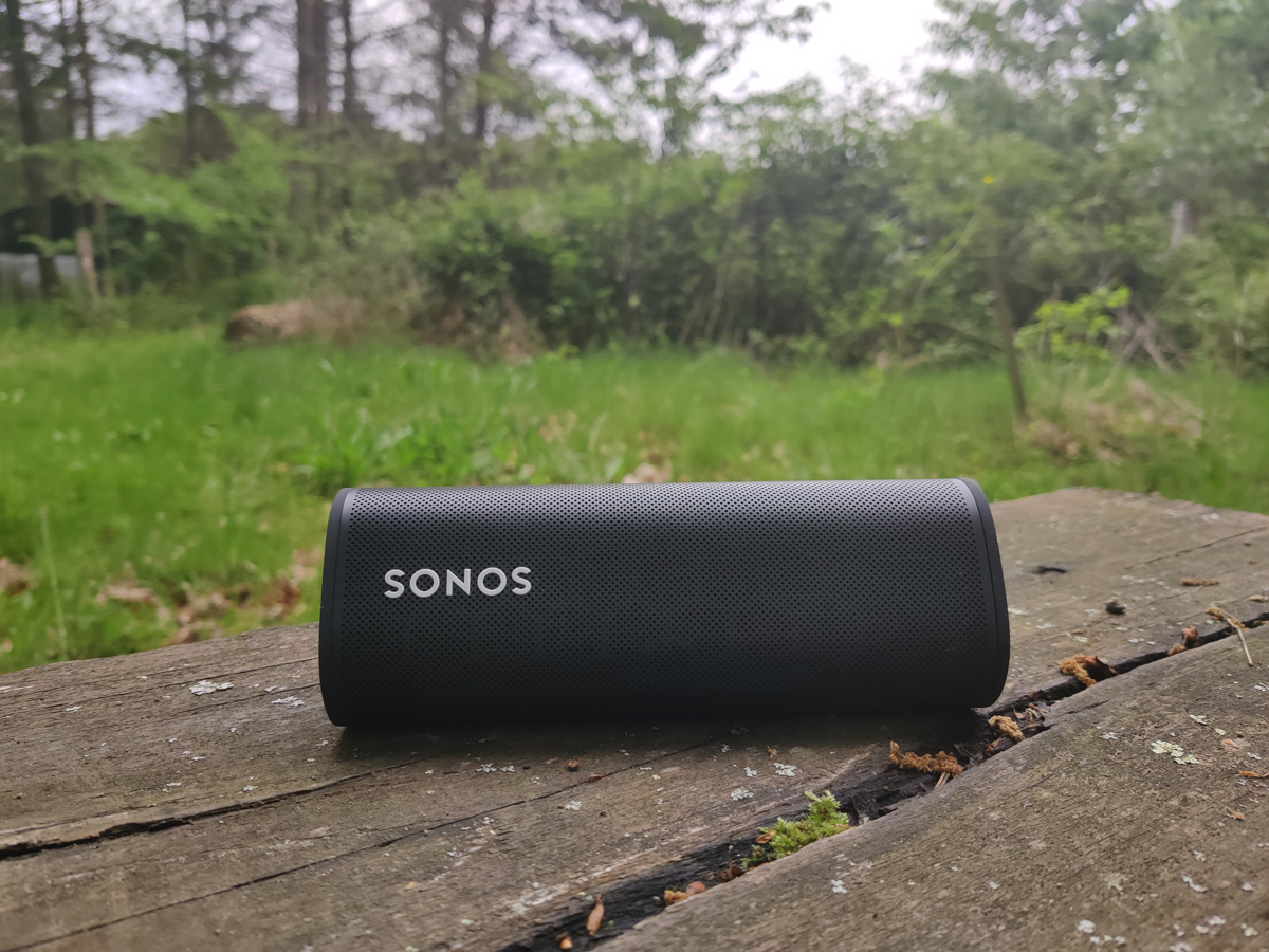 L'enceinte portable Sonos Roam fait le lien entre le Bluetooth nomade et le  multiroom WiFi