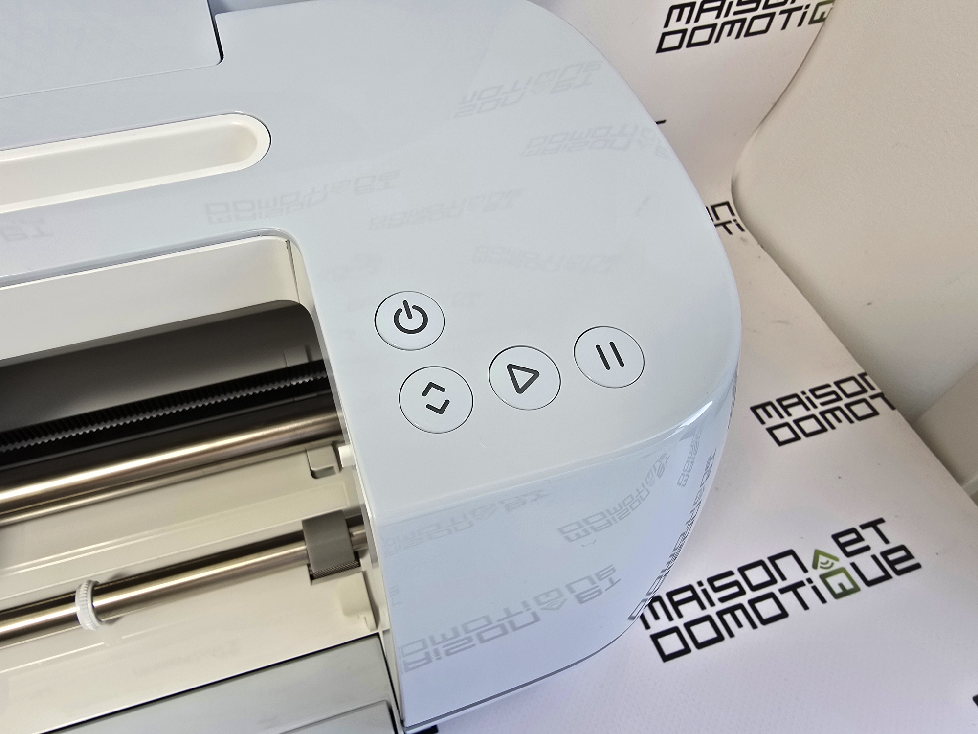 Cricut Maker 3を試す：創造性の限界を押し広げるカッティングマシン