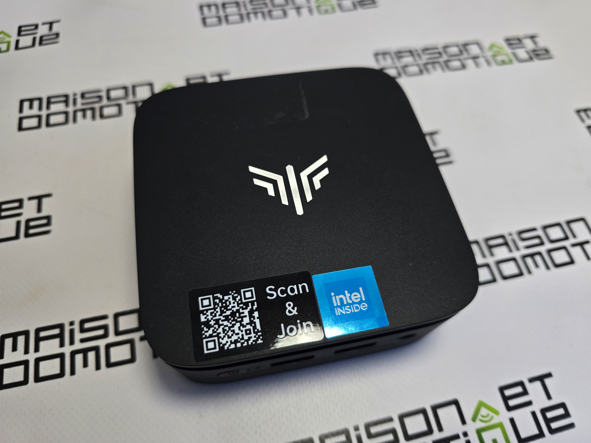 NiPoGi E1のテスト：消費電力は電球より少ないが、サーバーのように