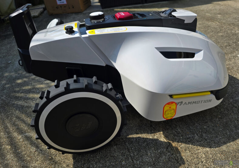 Complete test of the Mammotion Yuka: the robot lawn mower that even ...
