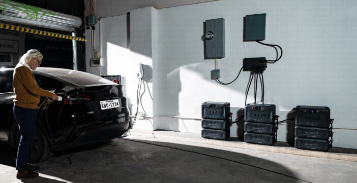 BLUETTI présente l'Apex 300 : une centrale électrique polyvalente pour la sauvegarde de la maison, les véhicules de loisirs et la vie hors réseau. 1 bluetti apex 300 station denergie 08