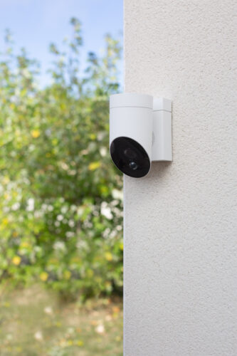 Somfy Outdoor Camera 2: the new connected sentinel that watches over your home 1 visuel ambiance somfy outdoor camera blanc somfy activites sa paul cazenave piarrot