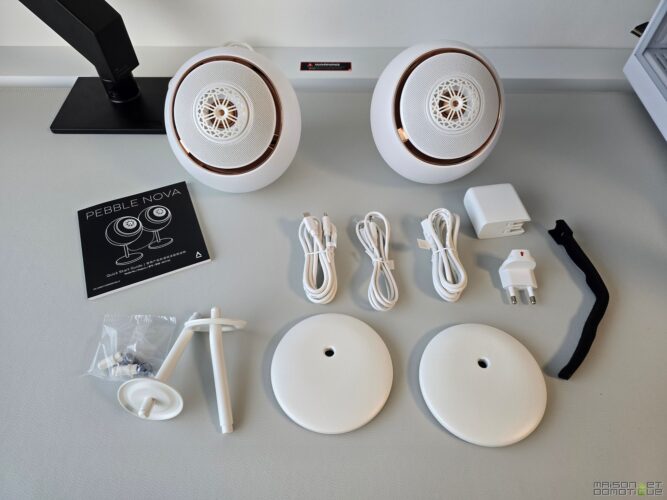 Test des Creative Pebble Nova : design cosmique et basses musclées pour votre setup 2 creative pebble nova 003