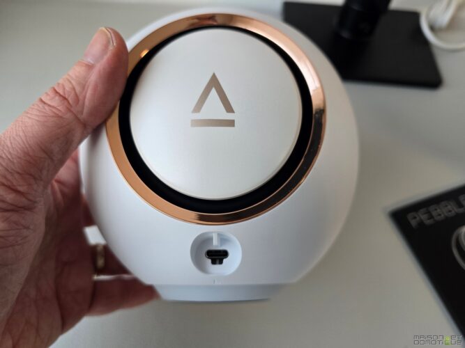 Test des Creative Pebble Nova : design cosmique et basses musclées pour votre setup 5 creative pebble nova 007