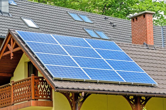 Énergie solaire : 7 idées reçues qui vous empêchent de faire des économies 1 solar panels 1477987 1920