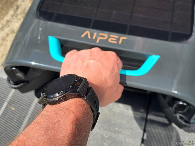 Test Aiper Surfer S2 : Skimmer solaire, entretien zéro prise de tête 5 test aiper surfer s2i 11