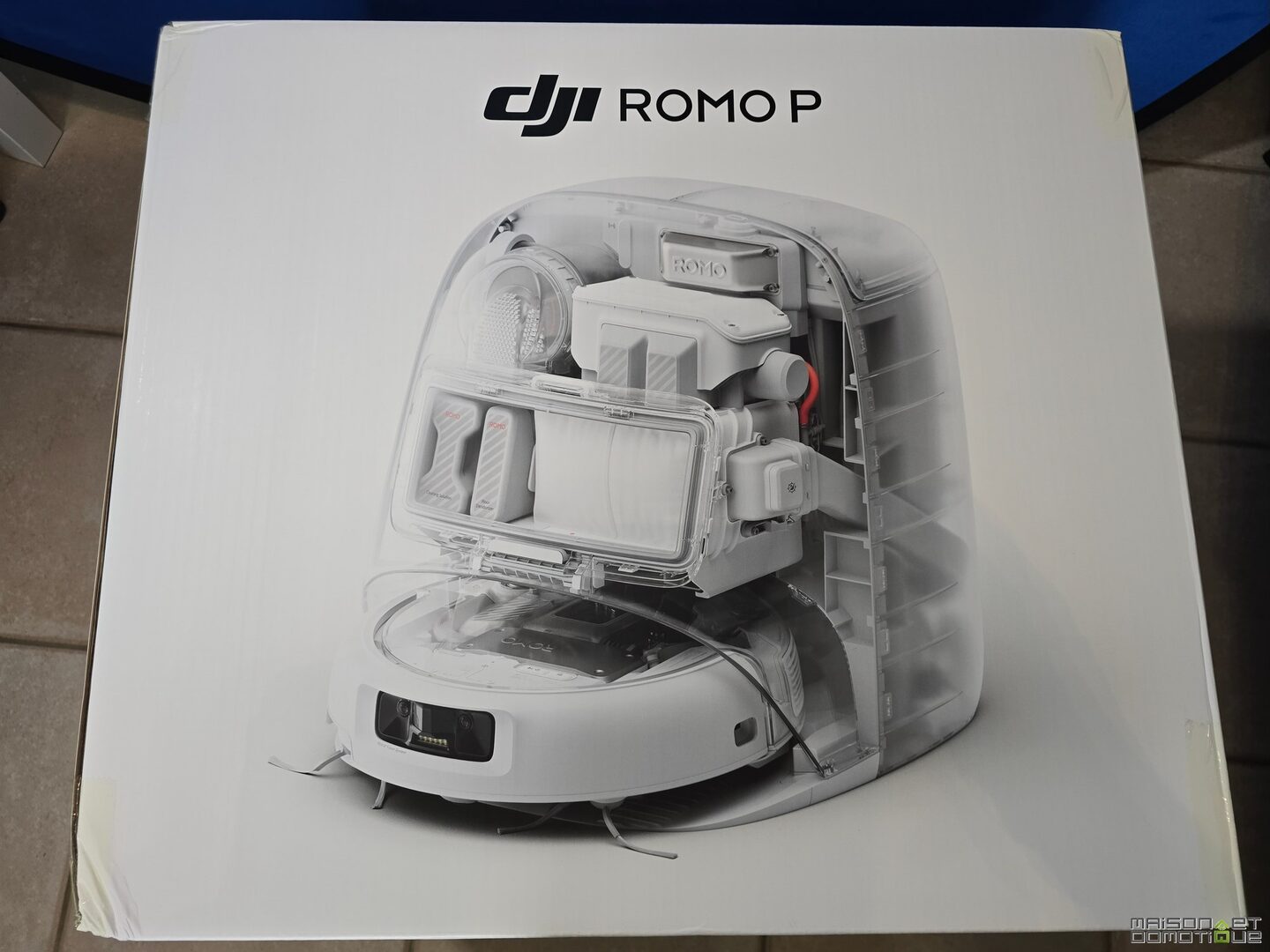 ロボット掃除機 DJI Romo P : ドローンブランドがあなたのリビングを