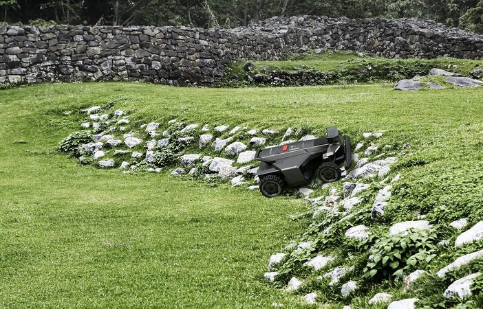 Navimow 2026 : X4, i2, H2, Terranox… des robots tondeuses sans câble pour toutes les pelouses 3 x4 gravel path