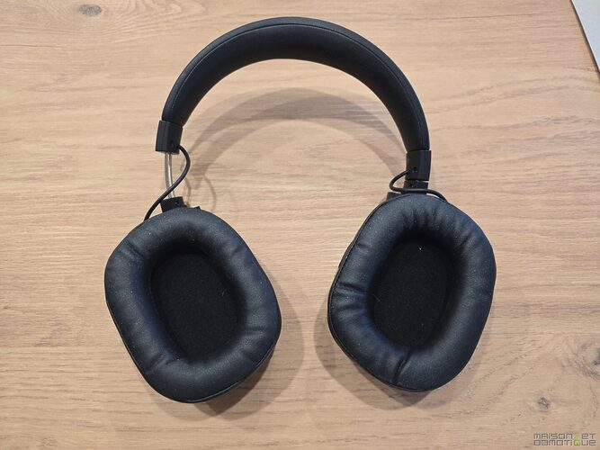 Yamaha YH-L500A : 究極のホームシネマ体験を、家中を起こさずに楽しむ