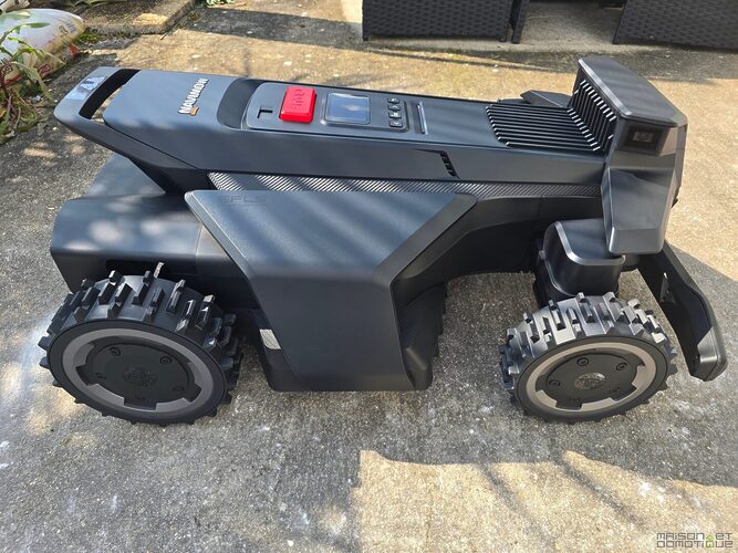 Test Navimow X4: le robot tondeuse premium qui ne craint ni les pentes ni les grands terrains 6 test navimow x430 004
