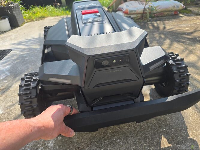 Test Navimow X4: le robot tondeuse premium qui ne craint ni les pentes ni les grands terrains 4 test navimow x430 008