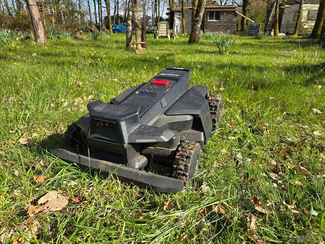 Test Navimow X4: le robot tondeuse premium qui ne craint ni les pentes ni les grands terrains 28 test navimow x430 035