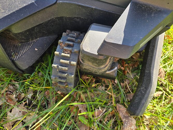 Test Navimow X4: le robot tondeuse premium qui ne craint ni les pentes ni les grands terrains 13 test navimow x430 038