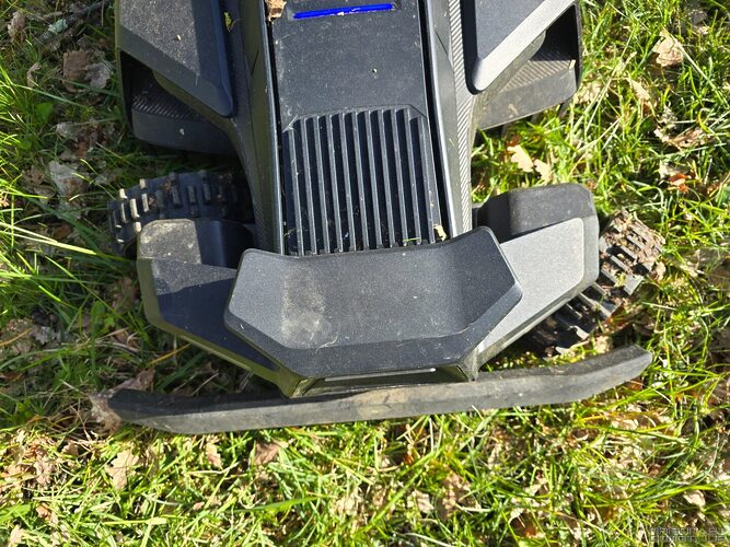 Test Navimow X4: le robot tondeuse premium qui ne craint ni les pentes ni les grands terrains 11 test navimow x430 039
