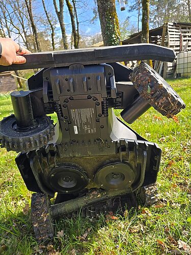 Test Navimow X4: le robot tondeuse premium qui ne craint ni les pentes ni les grands terrains 12 test navimow x430 041