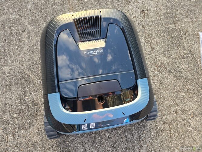 Test Dolphin EON 120d : le robot piscine sans fil qui ne laisse rien retomber dans l'eau 2 test dolphin eon 120d 008