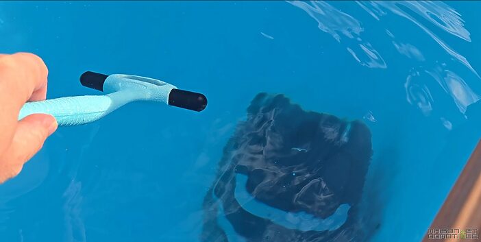 Test Dolphin EON 120d : le robot piscine sans fil qui ne laisse rien retomber dans l'eau 25 test dolphin eon 120d s005