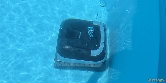Test Dolphin EON 120d : le robot piscine sans fil qui ne laisse rien retomber dans l'eau 19 test dolphin eon 120d s008