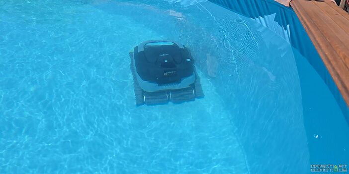 Test Dolphin EON 120d : le robot piscine sans fil qui ne laisse rien retomber dans l'eau 20 test dolphin eon 120d s010