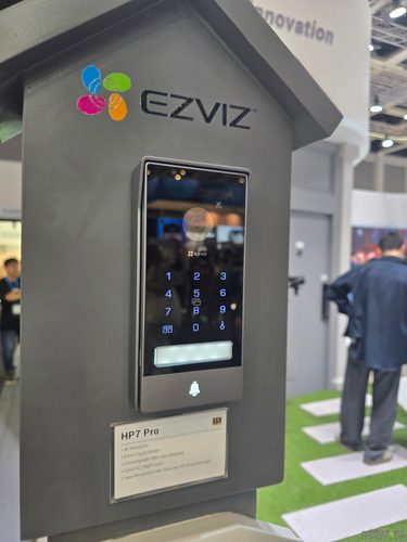 IFA 2026 : EZVIZ ne veut plus seulement surveiller votre maison, mais la rendre vraiment intelligente 13 ezviz ifa 2026 0005 375x500 1