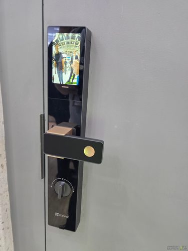 IFA 2026 : EZVIZ ne veut plus seulement surveiller votre maison, mais la rendre vraiment intelligente 11 ezviz ifa 2026 0025 375x500 1