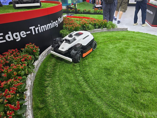 IFA 2026 : MAMMOTION LUBA 4 AWD veut enfin en finir avec le coupe-bordure 1 mammotion ifa 2026 001