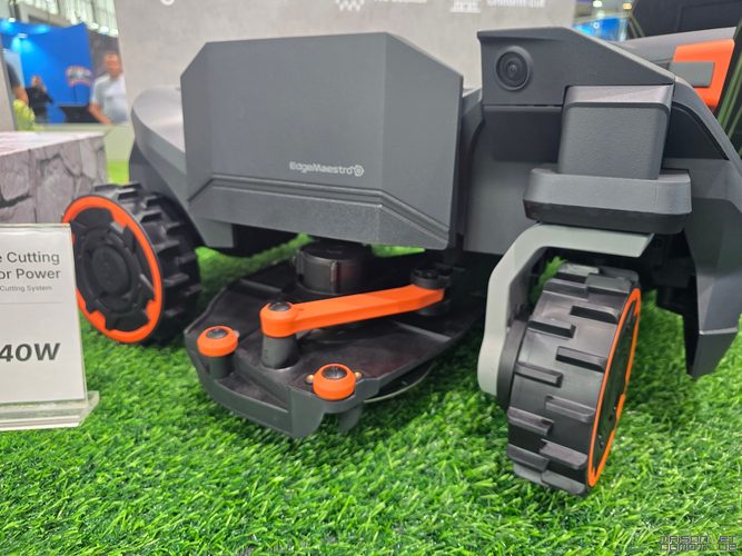 Navimow H5 Pro : son bras de coupe EdgeMaestro veut faire disparaître le coupe-bordures 1 navimow ifa 2026 0013