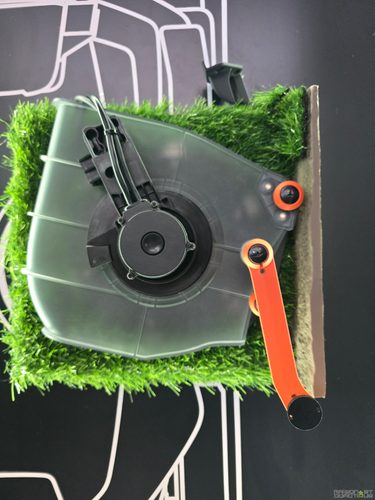 Navimow H5 Pro : son bras de coupe EdgeMaestro veut faire disparaître le coupe-bordures 5 navimow ifa 2026 0020 375x500 1