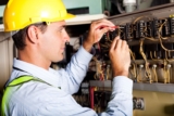 Pourquoi mettre aux normes les installations électriques de son logement ? [Sponsorisé]