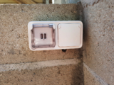 Des prises Usb sur la terrasse ? C’est possible avec Legrand Plexo :)