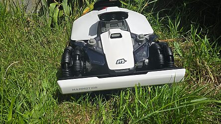 Test Luba Mini 2 AWD 1000 : le robot tondeuse sans fil qui veut remplacer la tondeuse… et le coupe-bordure