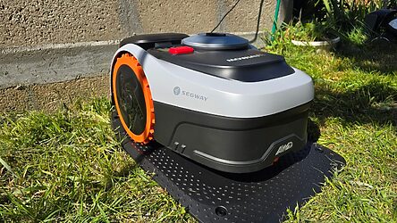 Test Navimow i2 AWD : le robot tondeuse sans fil qui corrige le gros défaut des petits modèles