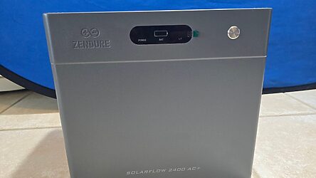 Test Zendure SolarFlow 2400 AC+ : une simple prise suffit pour stocker votre surplus solaire !